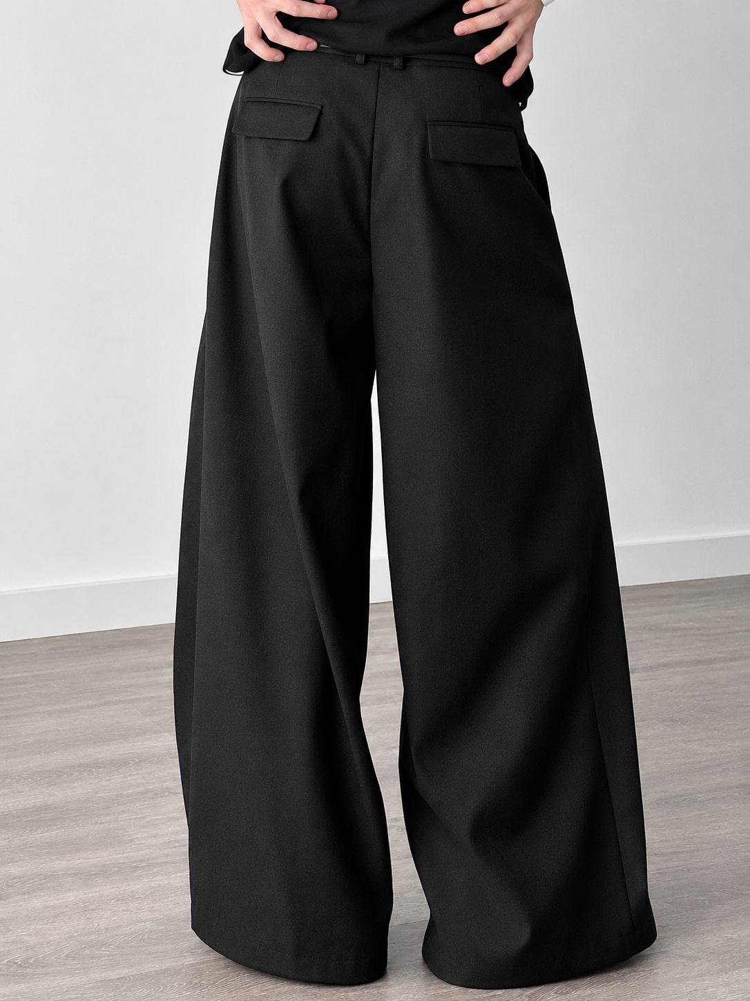 Cross Pleated Pants – view 2